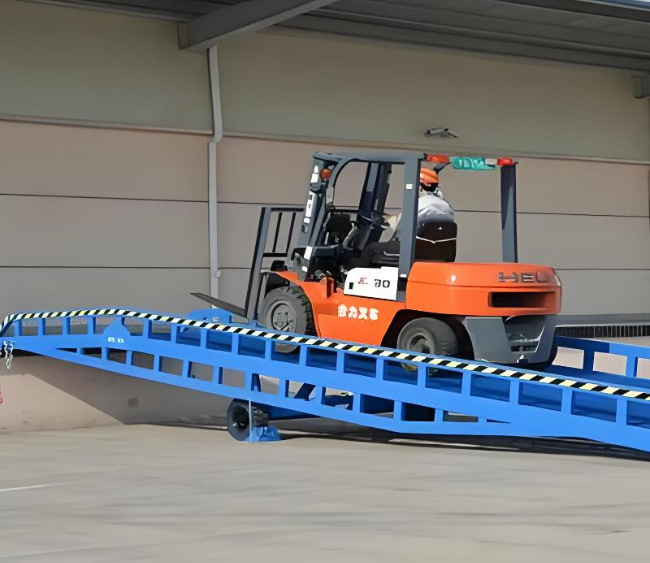 九所镇移动式卸货平台（叉车用）